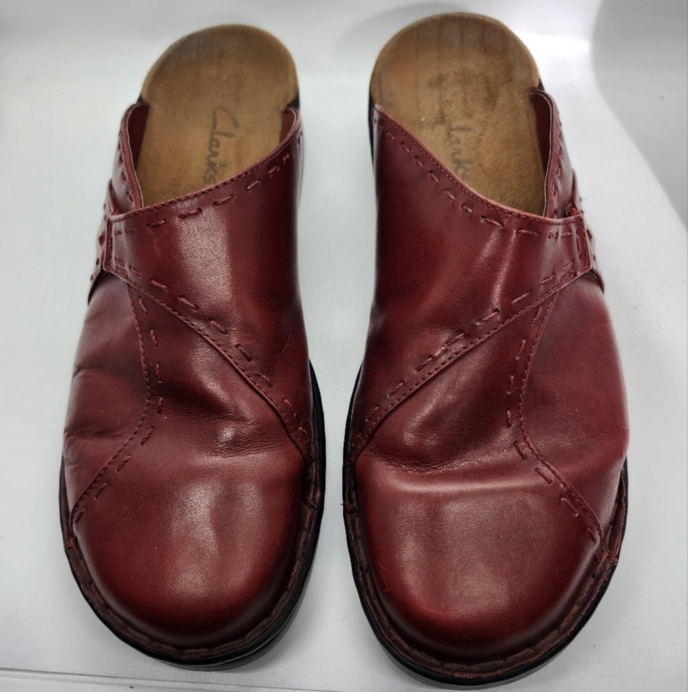 Clarks‎ Red Stiched Leather Mules Slip-Ons Sz 9M